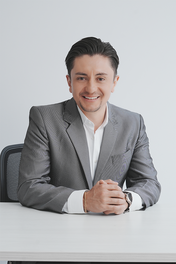 Sesión de fotografía profesional para LinkedIn en Bogotá ideal para ejecutivos y empresarios.